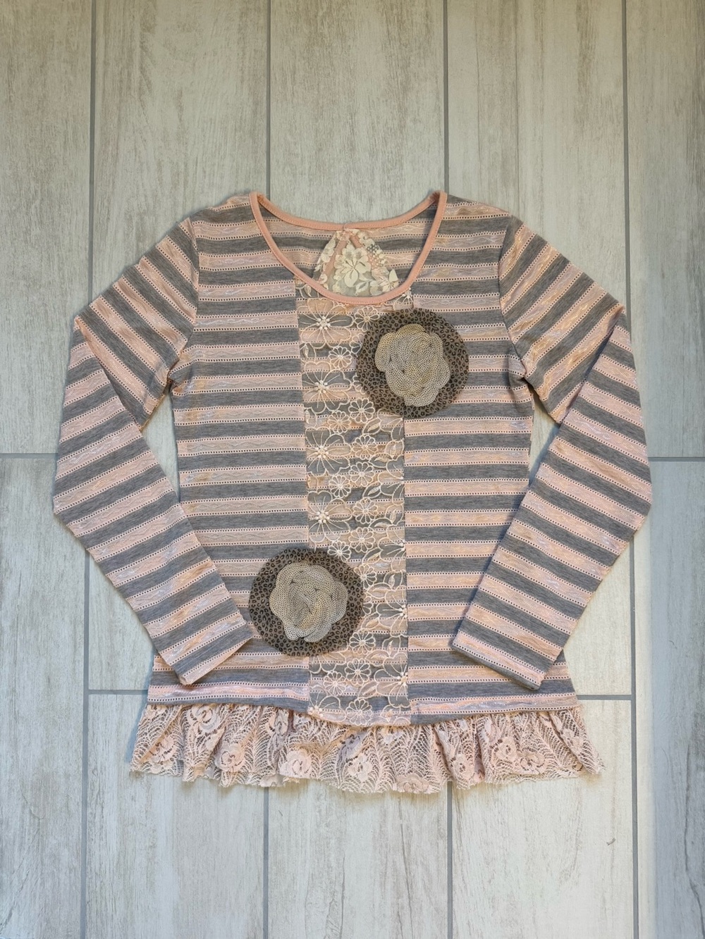 Women’s Pink & Gray Striped Lace-Trim Long Sleeve Top